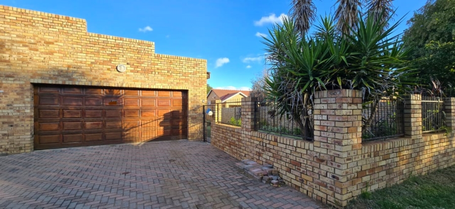 2 Bedroom Property for Sale in Flamwood North West